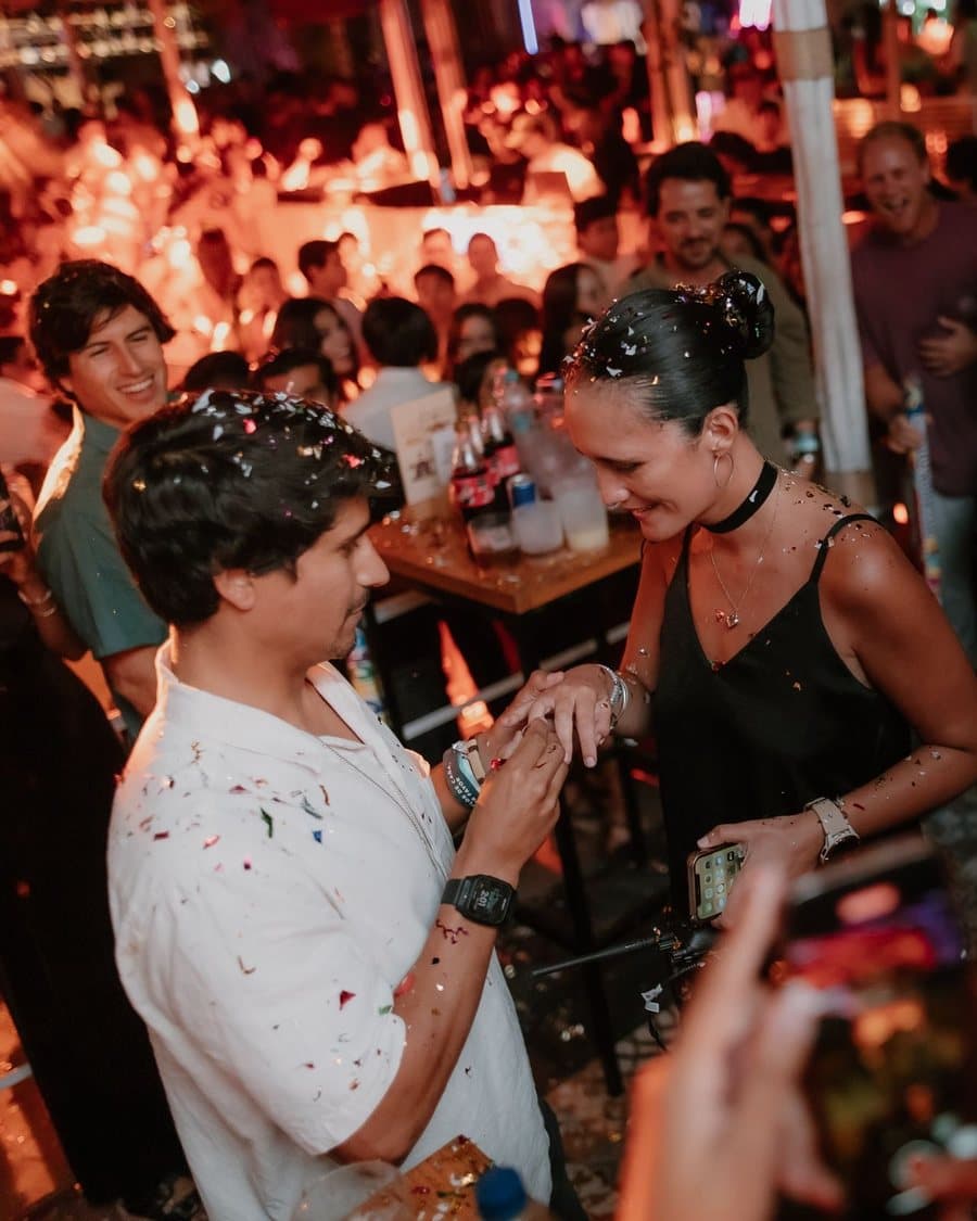 Paula y Juan Diego en una fiesta